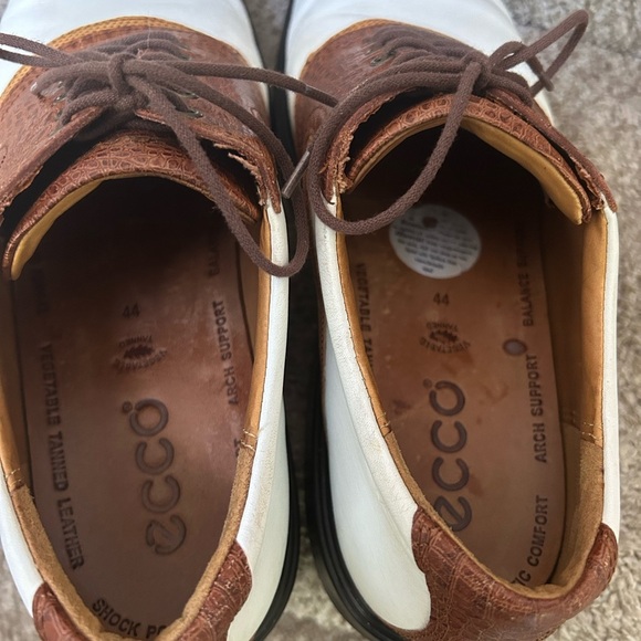 ECCO men’s vegetable tanned leather two tone golf/spike shoes. Arch Support. 44 - Picture 4 of 14